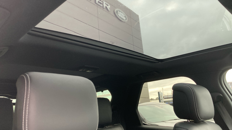 Land Rover Discovery 3.0 D300 Dynamic SE 5dr Auto Diesel Station Wagon